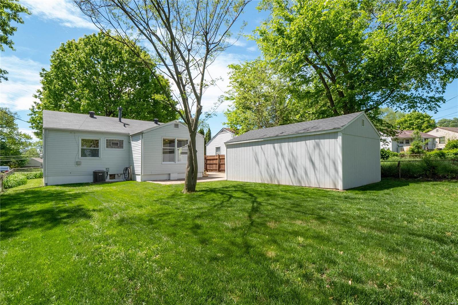 391 Cameron Road St. Louis, MO 63137 - Photo 21 of 23