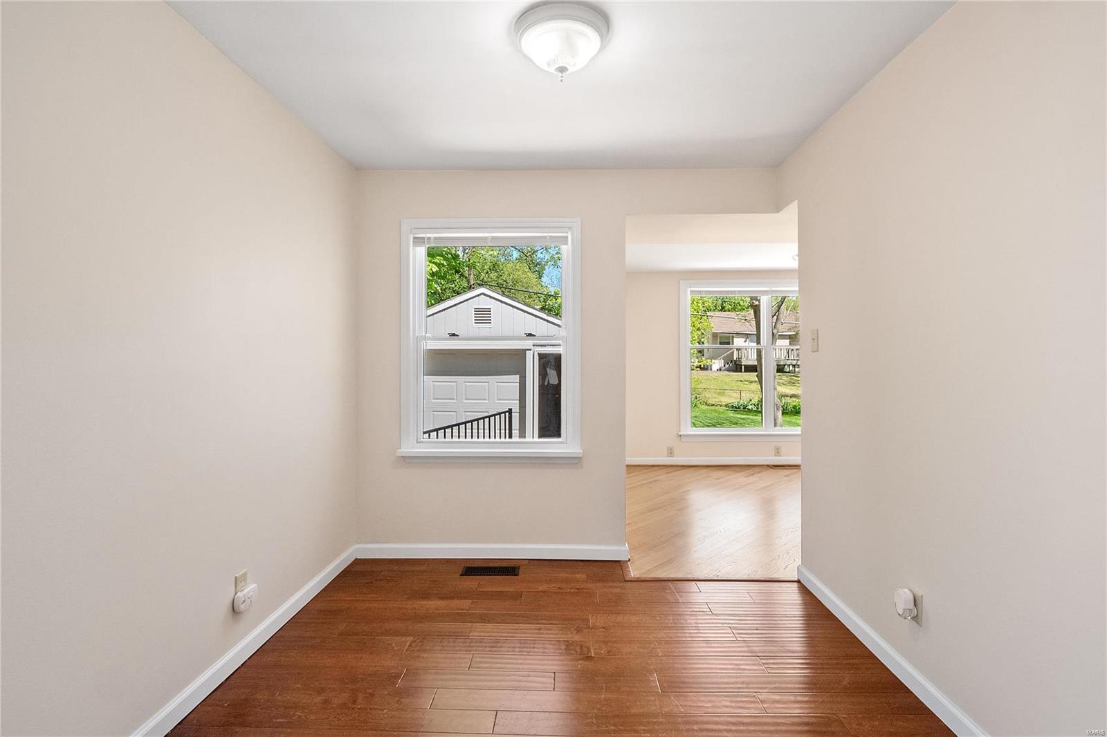 391 Cameron Road St. Louis, MO 63137 - Photo 4 of 23