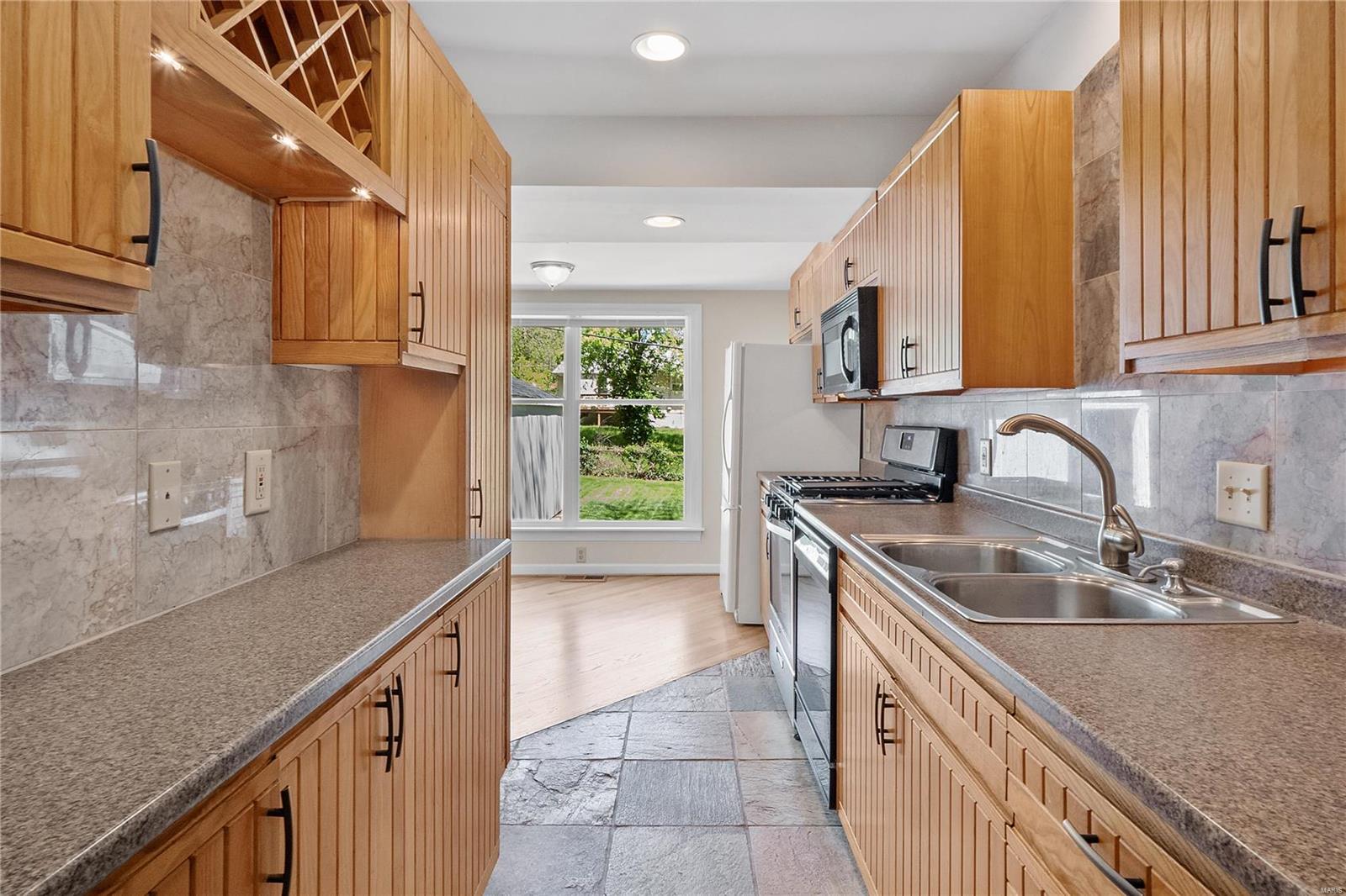 391 Cameron Road St. Louis, MO 63137 - Photo 8 of 23