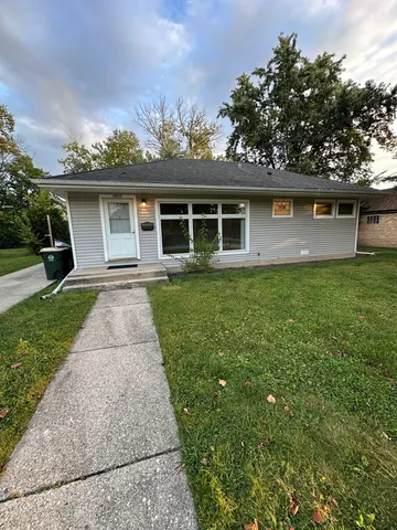 $2,600 | 7010 Foster Street, Morton Grove, IL 60053