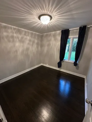 $2,600 | 7010 Foster Street, Morton Grove, IL 60053