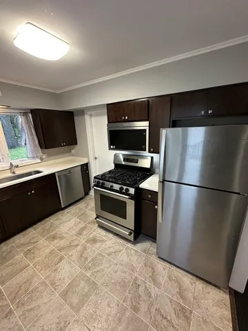 $2,600 | 7010 Foster Street, Morton Grove, IL 60053