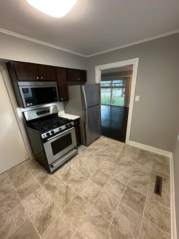 $2,600 | 7010 Foster Street, Morton Grove, IL 60053