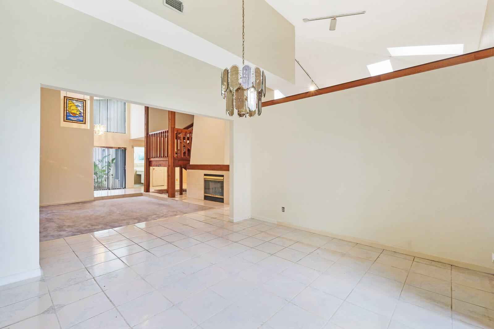 17520 Bridle Court Jupiter, FL 33478 - Photo 13 of 35 a view of a livingroom with a ceiling fan and window