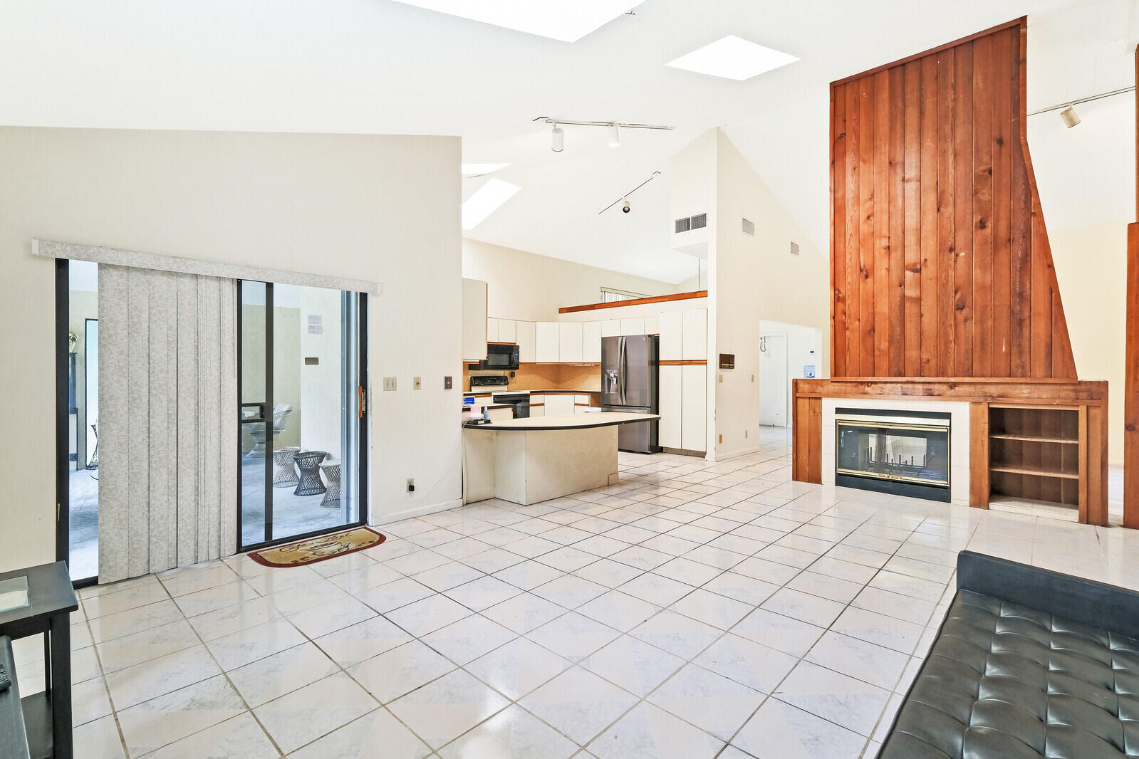 17520 Bridle Court Jupiter, FL 33478 - Photo 19 of 35 a kitchen with stainless steel appliances a stove top oven and cabinets
