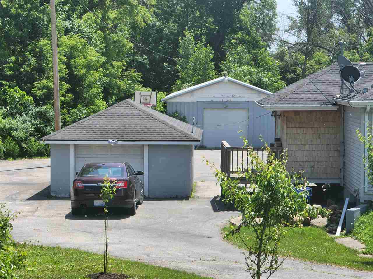 2053 South S River Bay City, MI 48708 - Photo 2 of 35