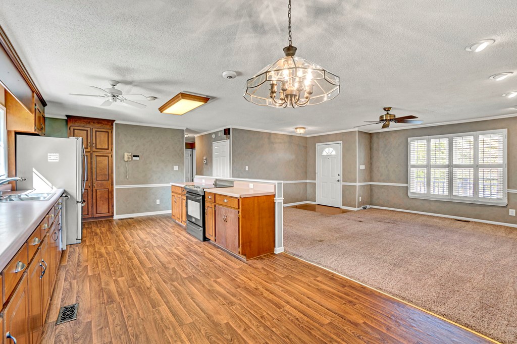 1101 Watts Bridge Road Ninety Six, SC 29666 - Photo 15 of 58 EAT-IN KITCHEN