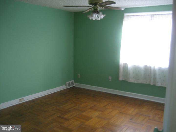 219 Overlook Road Philadelphia, PA 19128 - Photo 11 of 17 Bedroom - Main