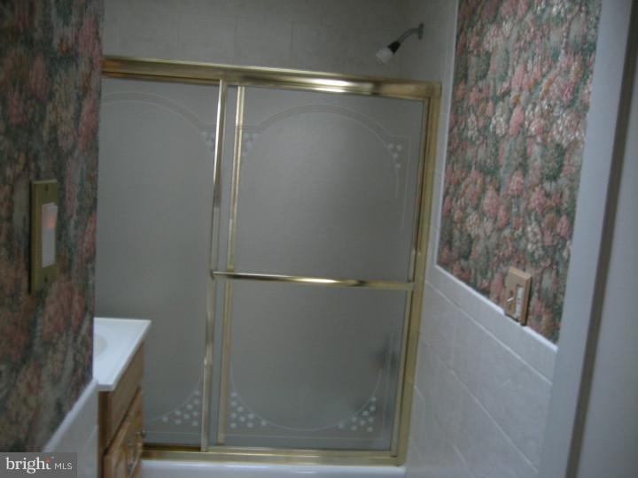219 Overlook Road Philadelphia, PA 19128 - Photo 13 of 17 Bathroom