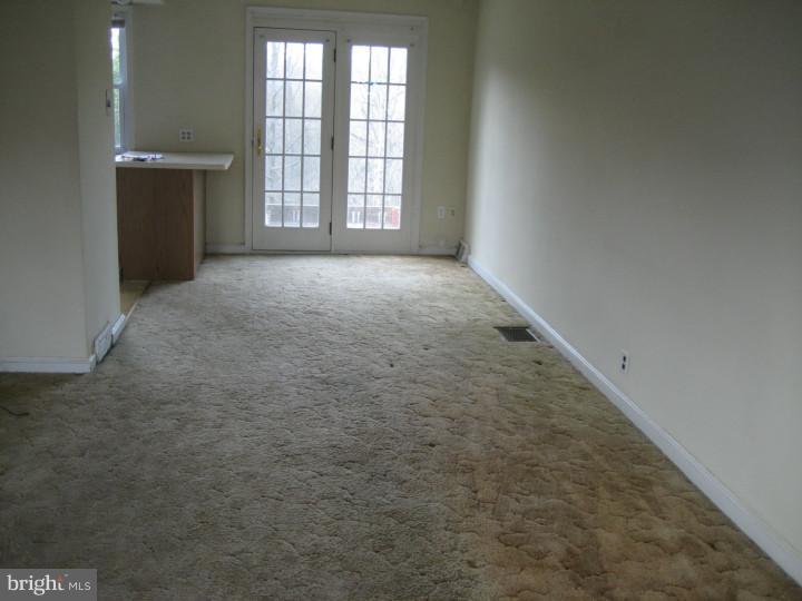 219 Overlook Road Philadelphia, PA 19128 - Photo 4 of 17 Living Room