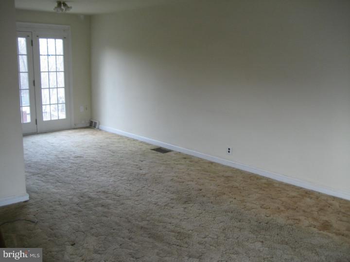 219 Overlook Road Philadelphia, PA 19128 - Photo 5 of 17 Dining Room