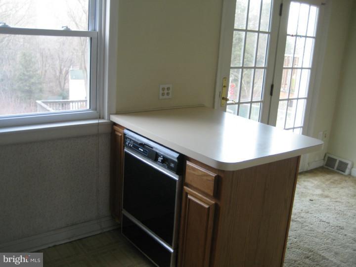 219 Overlook Road Philadelphia, PA 19128 - Photo 7 of 17 Kitchen