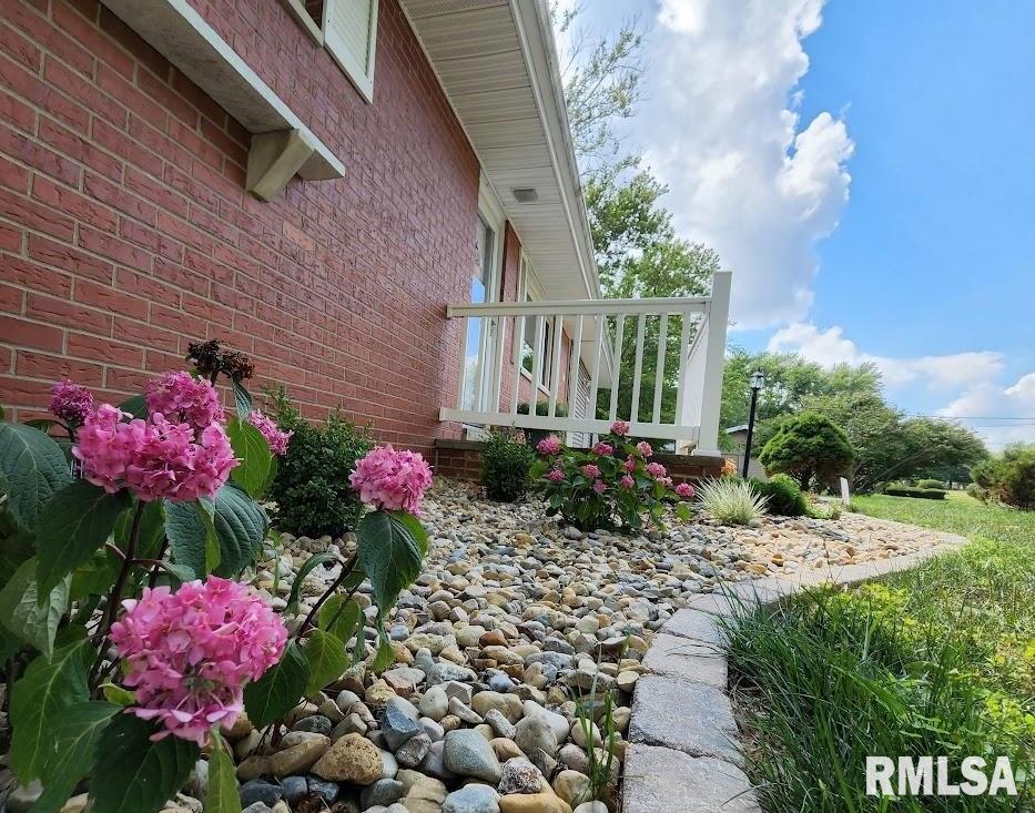 1800 Bloomington Road East Peoria, IL 61611 - Photo 4 of 67