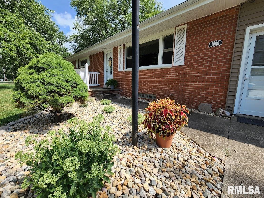 1800 Bloomington Road East Peoria, IL 61611 - Photo 6 of 67