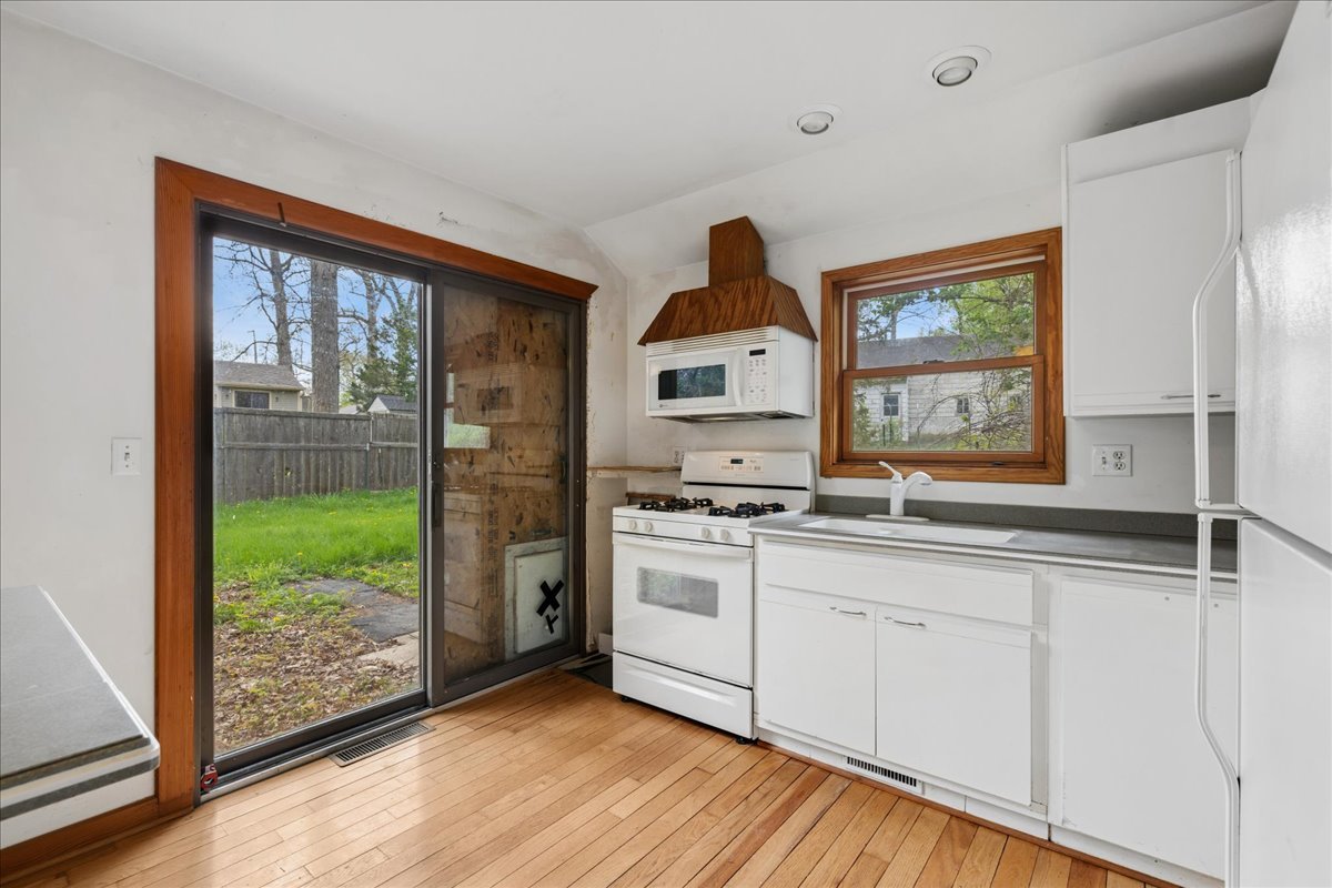 709 Regner Road McHenry, IL 60051 - Photo 10 of 22