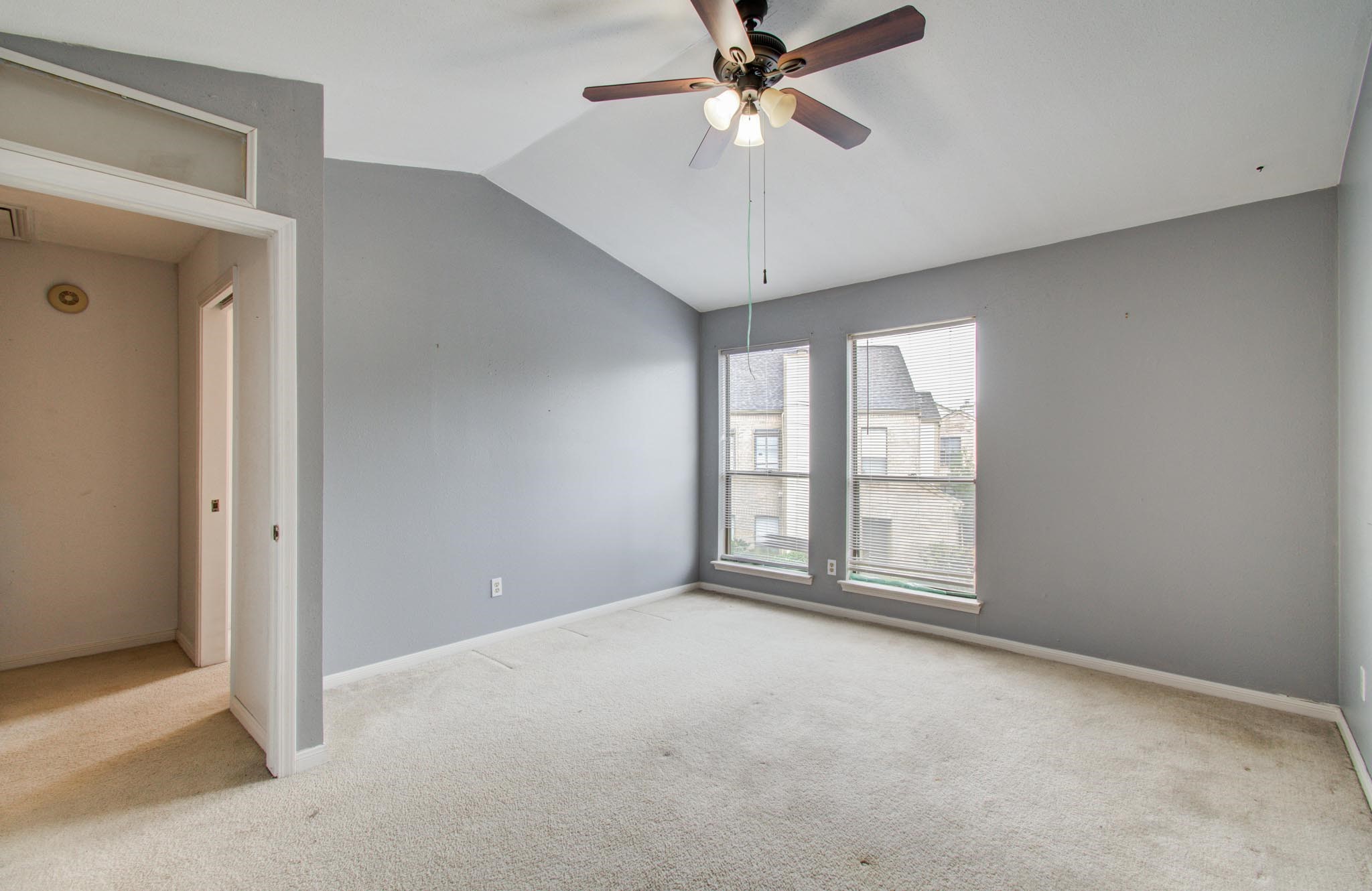 8299 Cambridge Street, Unit 1706 Houston, TX 77054 - Photo 17 of 26 a view of an empty room with a window