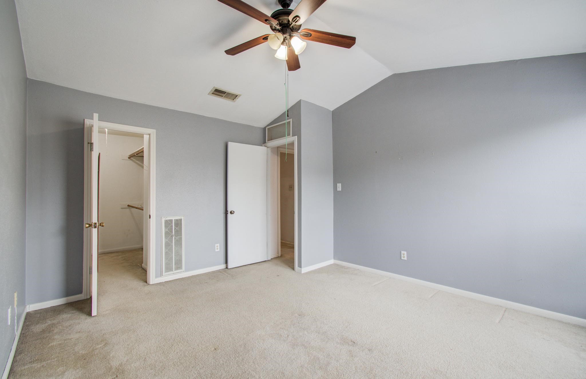 8299 Cambridge Street, Unit 1706 Houston, TX 77054 - Photo 18 of 26 a view of an empty room and chandelier fan