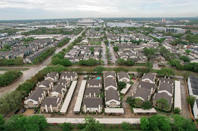 an aerial view of residential building and lake