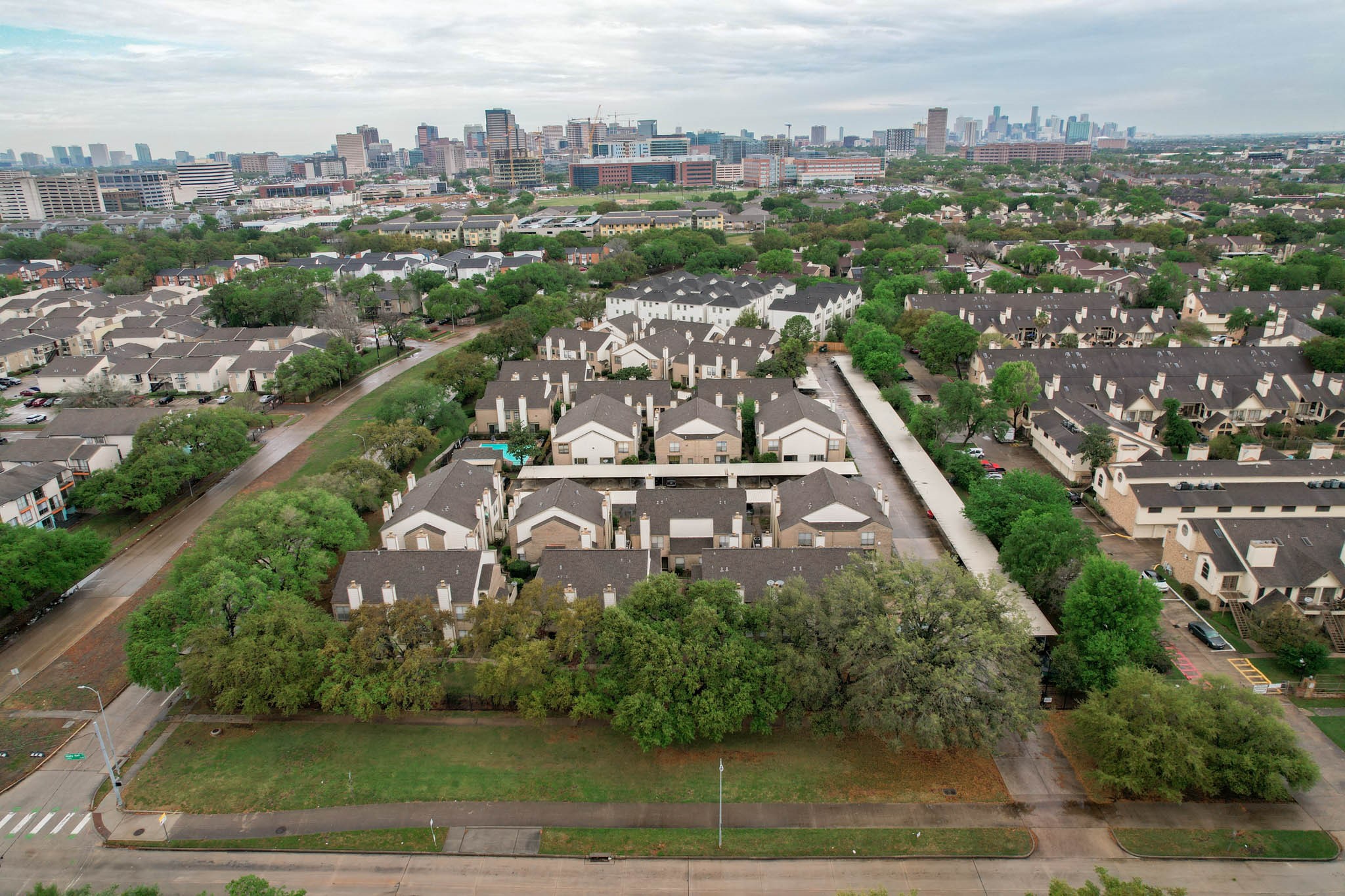 8299 Cambridge Street, Unit 1706 Houston, TX 77054 - Photo 24 of 26 an aerial view of multiple house