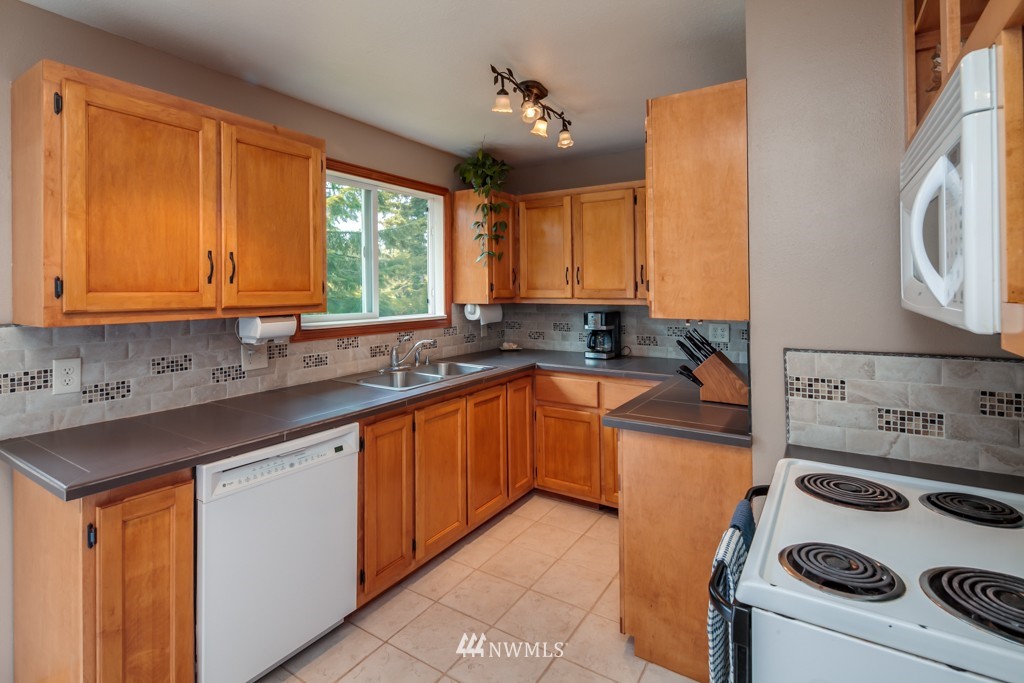 4161 Y Road Bellingham, WA 98226 - Photo 4 of 24 Gallery Image 4