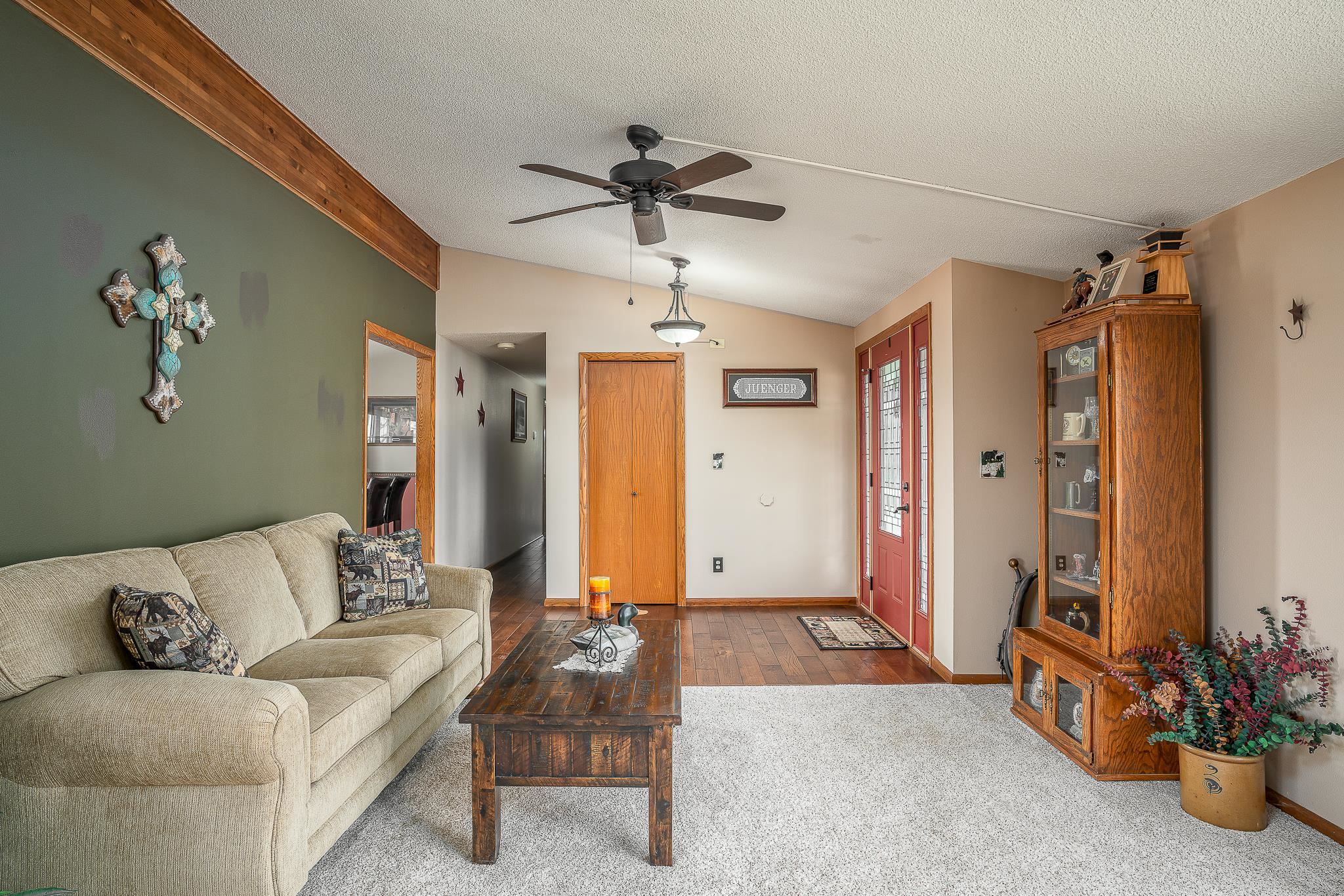10742 Loop Road Savanna, IL 61074 - Photo 4 of 30 Gallery Image 4