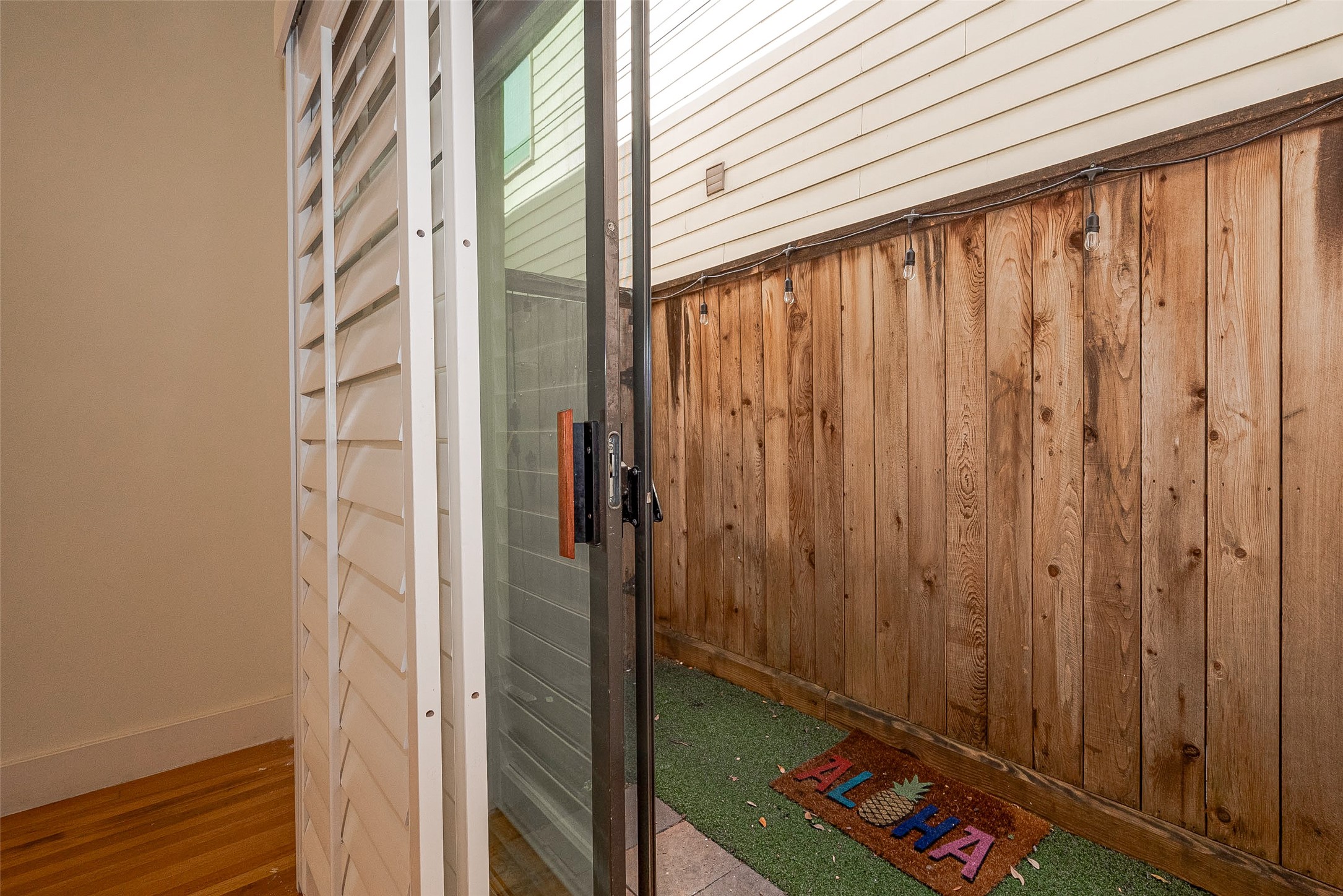 4331 Eigel Street Houston, TX 77007 - Photo 15 of 38 a view of a closet