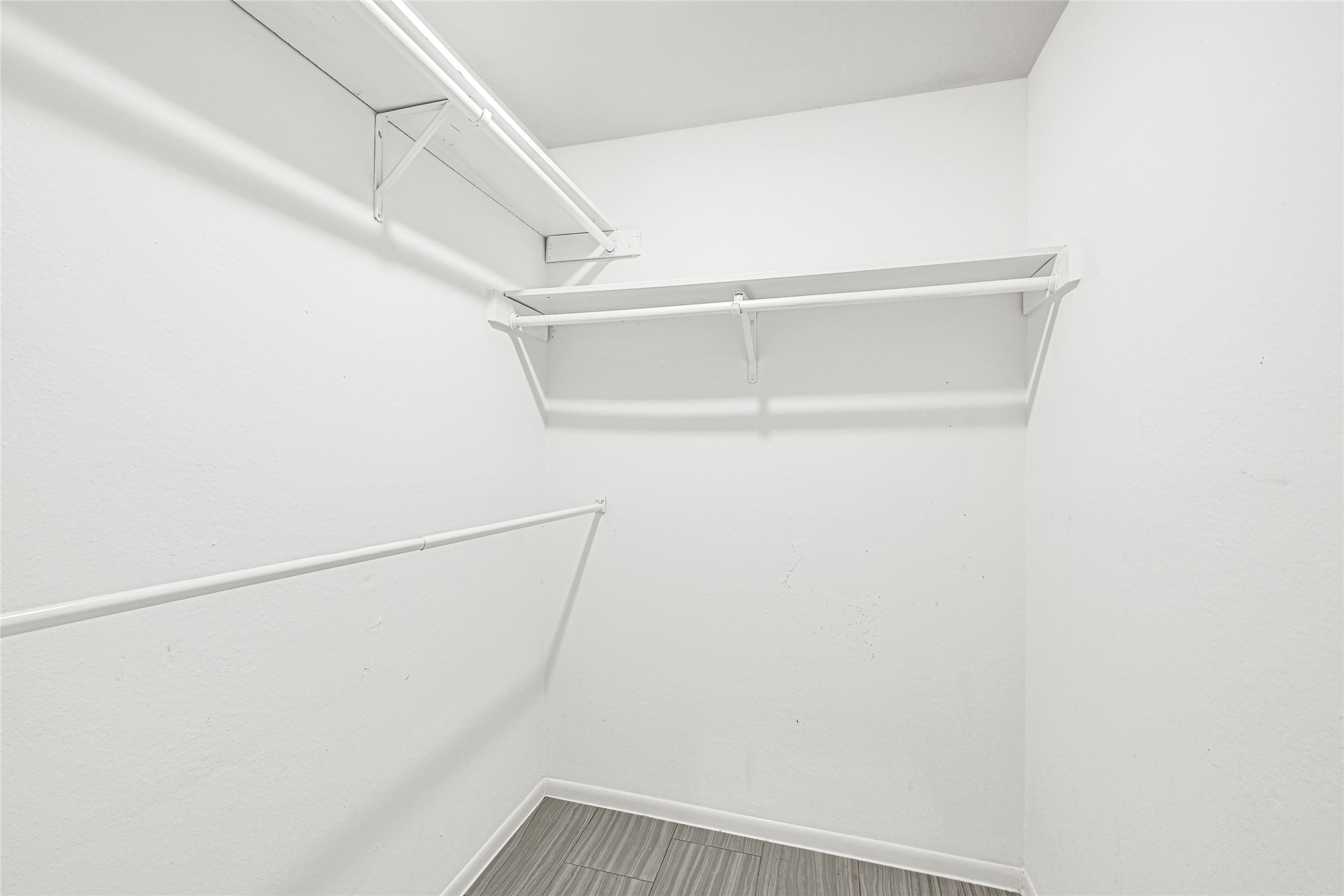 14020 Schroeder Road, Unit 126 Houston, TX 77070 - Photo 16 of 26 Large walk in primary closet