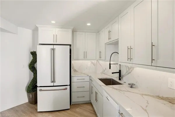 $15,000 | 4551 Gulf Shore Boulevard North, Unit 1500, Naples, FL 34103
