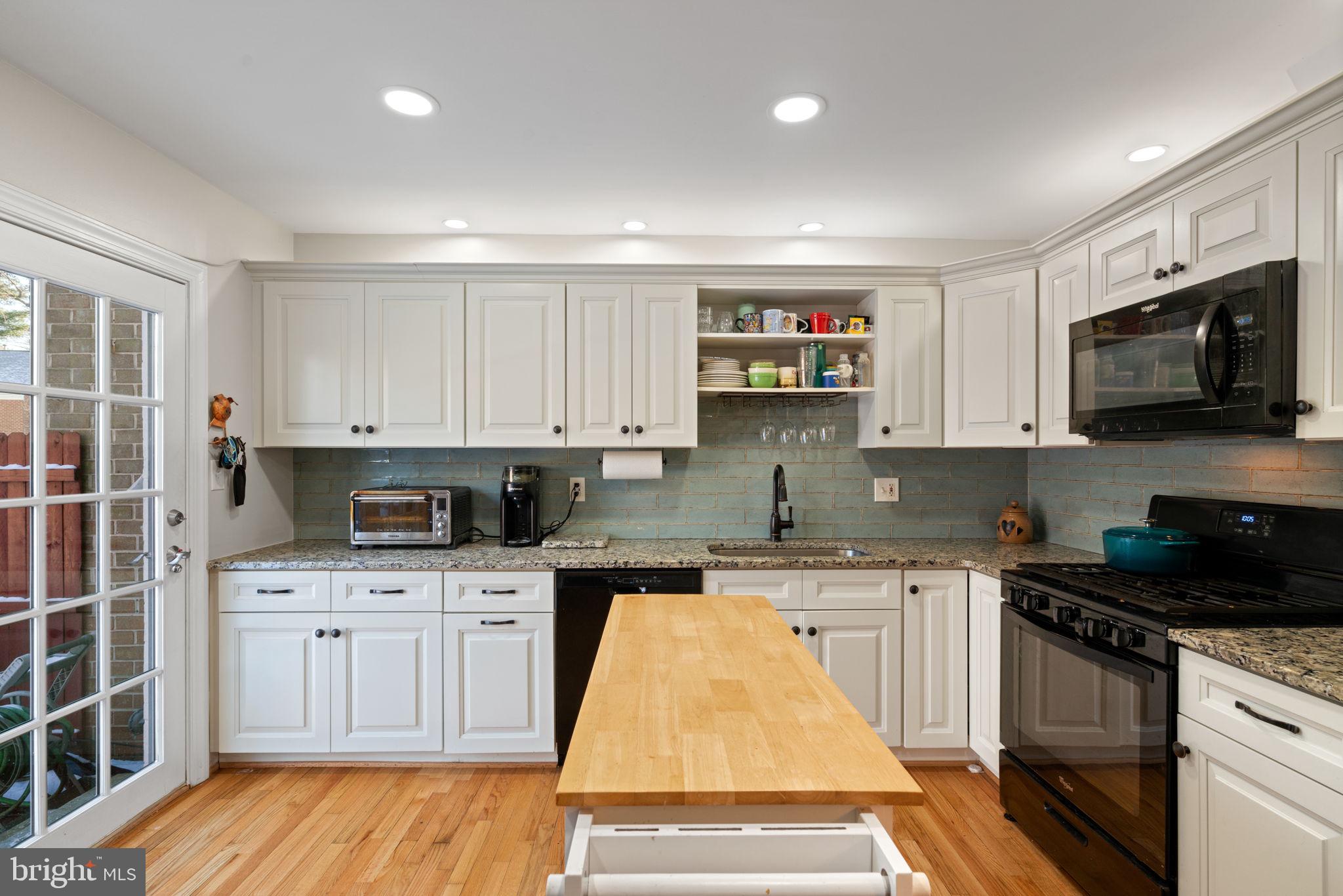 5934 Seabright Road Springfield, VA 22152 - Photo 14 of 38 Main Level Kitchen