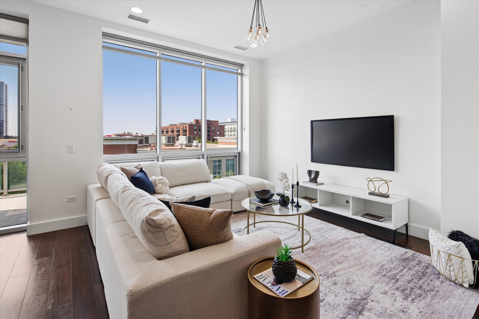 1124 West Adams Street, Unit 5E Chicago, IL 60607 - Photo 3 of 29 Gallery Image 3