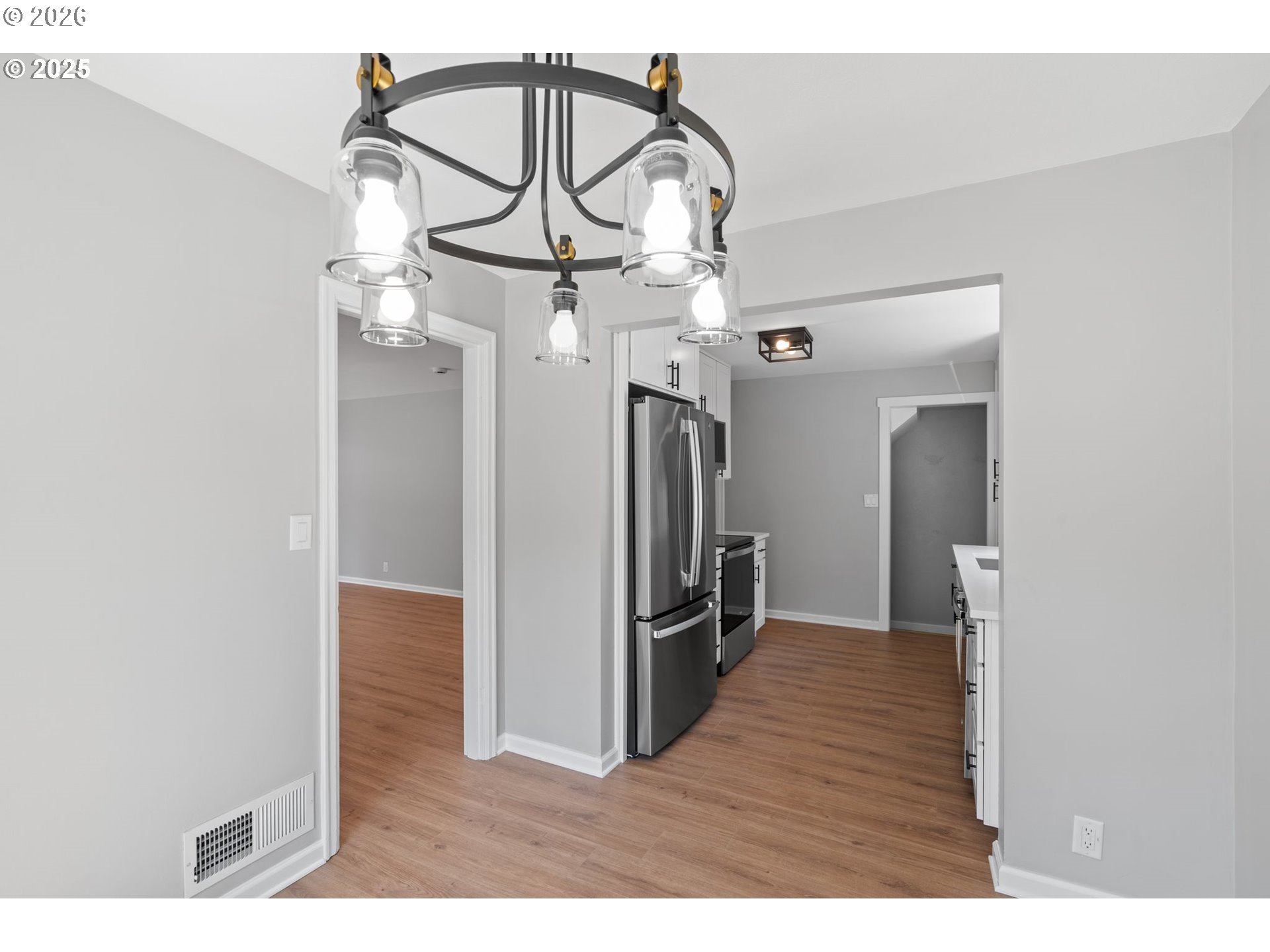 7776 Southwest 5th Avenue Portland, OR 97219 - Photo 8 of 46