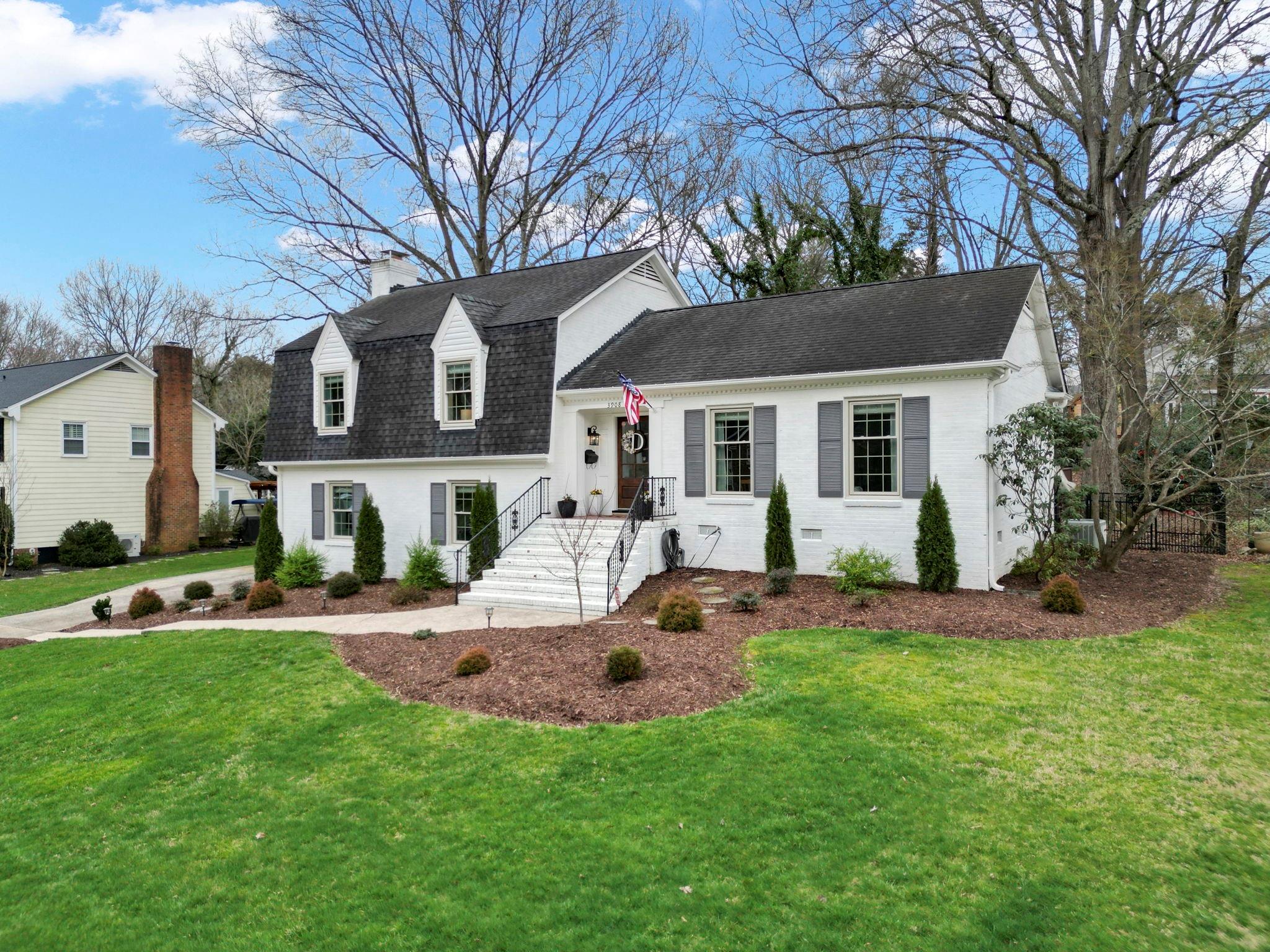 3908 Riverbend Road Charlotte, NC 28210 - Photo 3 of 31 Gallery Image 3