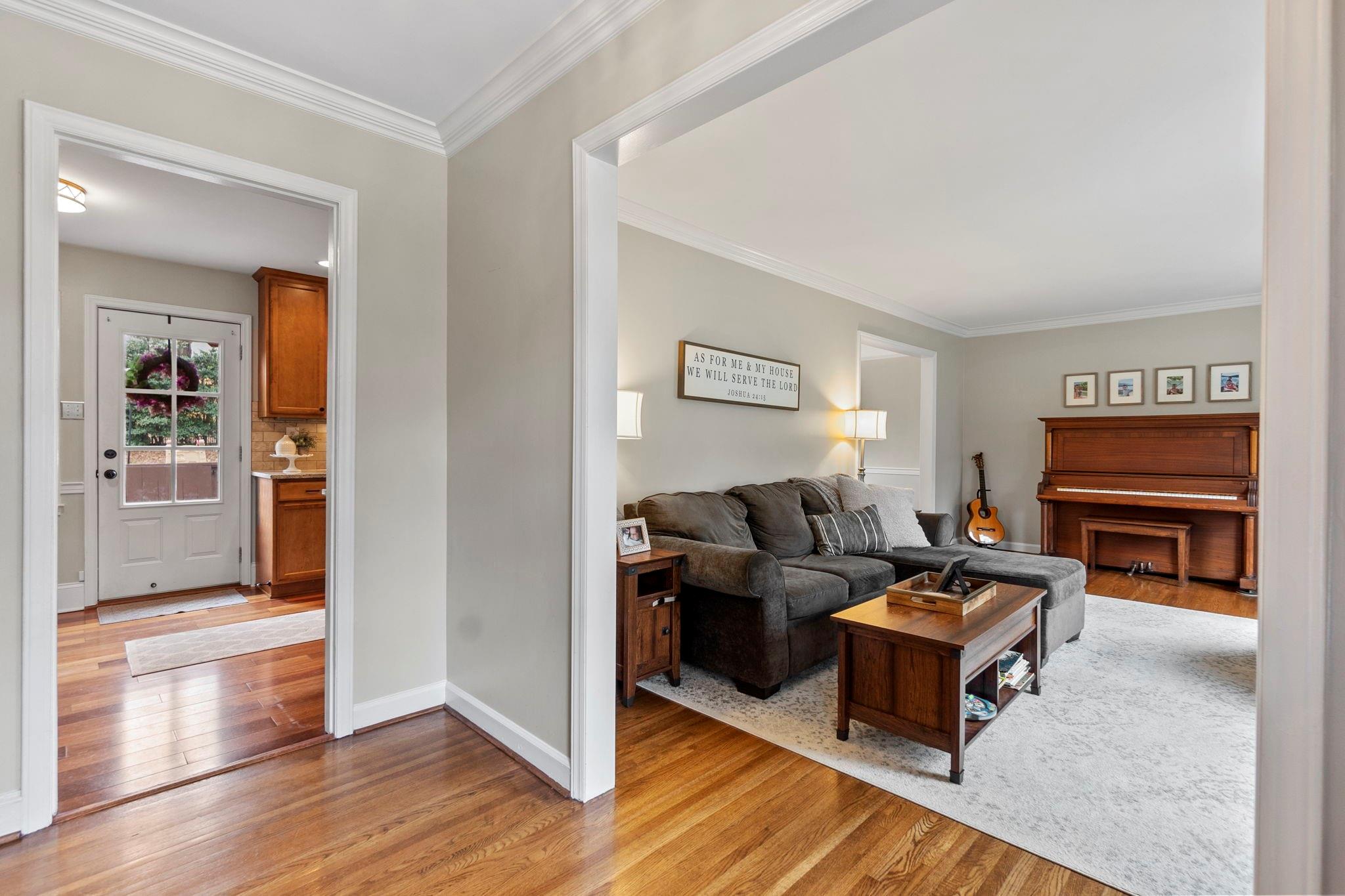 3908 Riverbend Road Charlotte, NC 28210 - Photo 6 of 31 Gallery Image 6