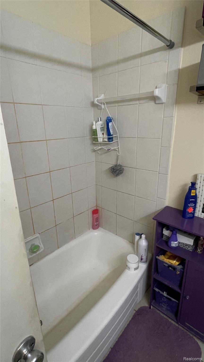 777 West Maple Road, Unit 777 Clawson, MI 48017 - Photo 16 of 19 IMG_2886.JPEG