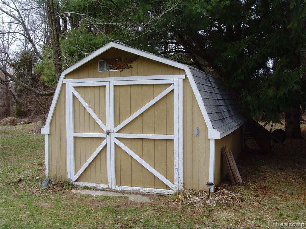 2201 Oak Grove Road Howell, MI 48855 - Photo 12 of 17 Shed.jpg