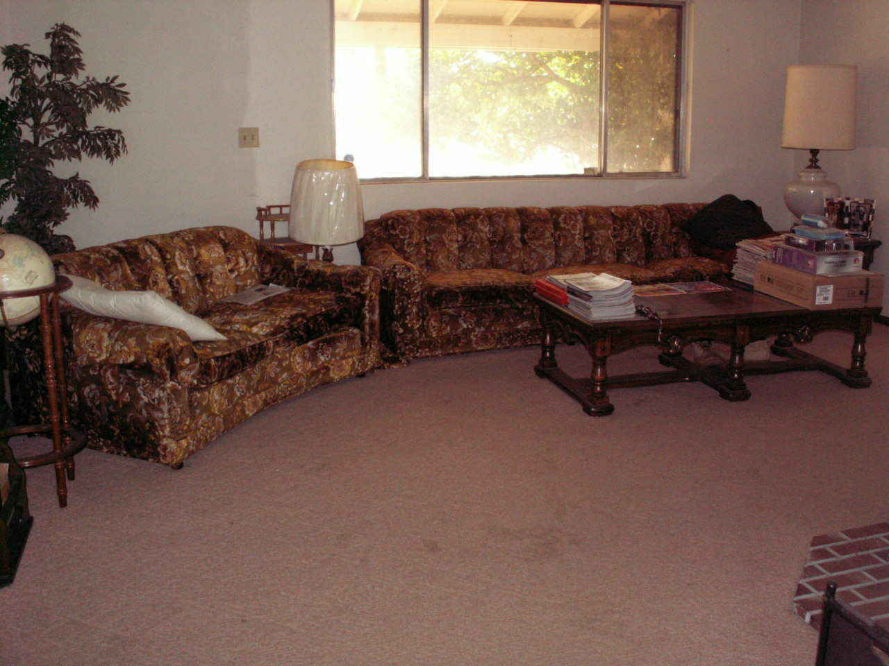 17720 Bowman Road Cottonwood, CA 96022 - Photo 2 of 13 a living room with furniture and a window