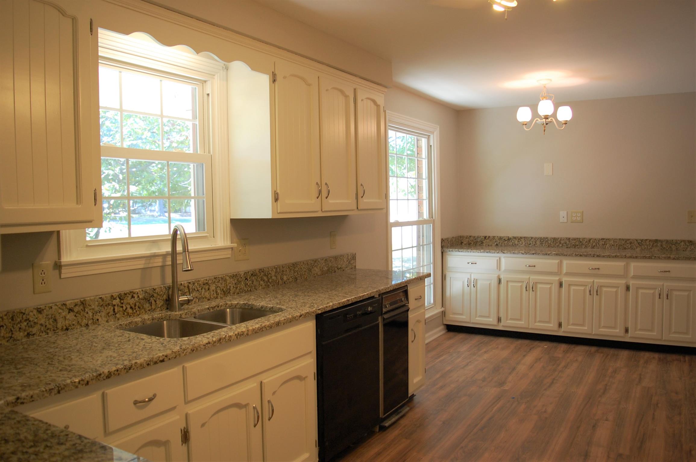 247 Rossview Road Clarksville, TN 37043 - Photo 5 of 23 Lots of Cabinets For Extra Storage & Counter Space!