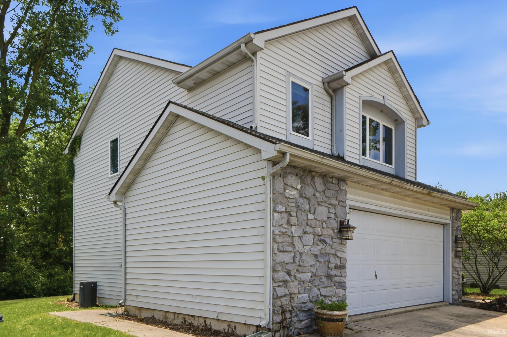 2317 Broken Oak Road Fort Wayne, IN 46818 - Photo 2 of 48