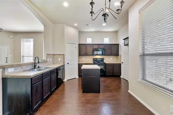 $1,795 | 341 Orbit Drive, Lavon, TX 75166