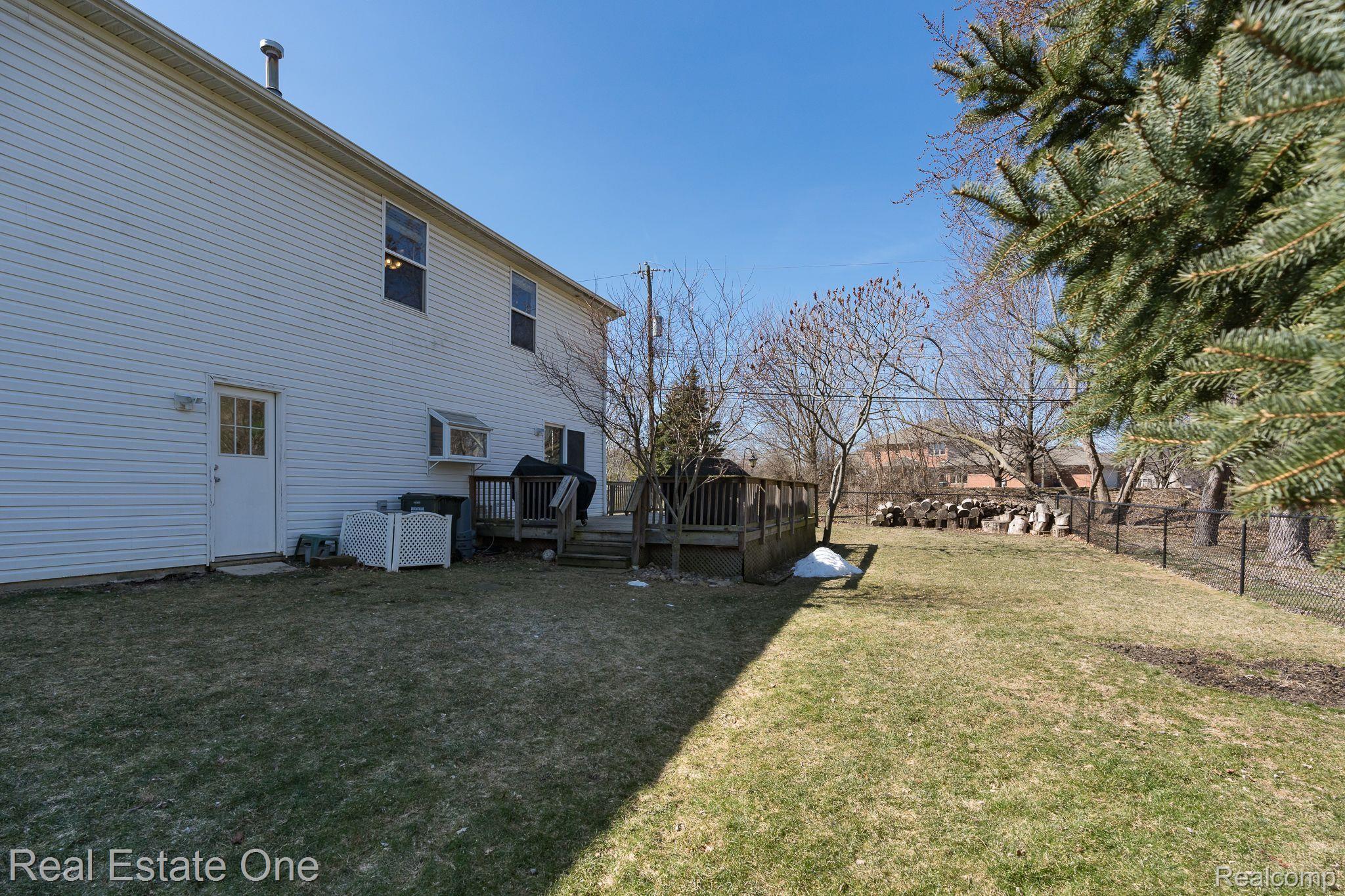 390 Shadywood Road Rochester, MI 48307 - Photo 36 of 38 Gallery Image 36