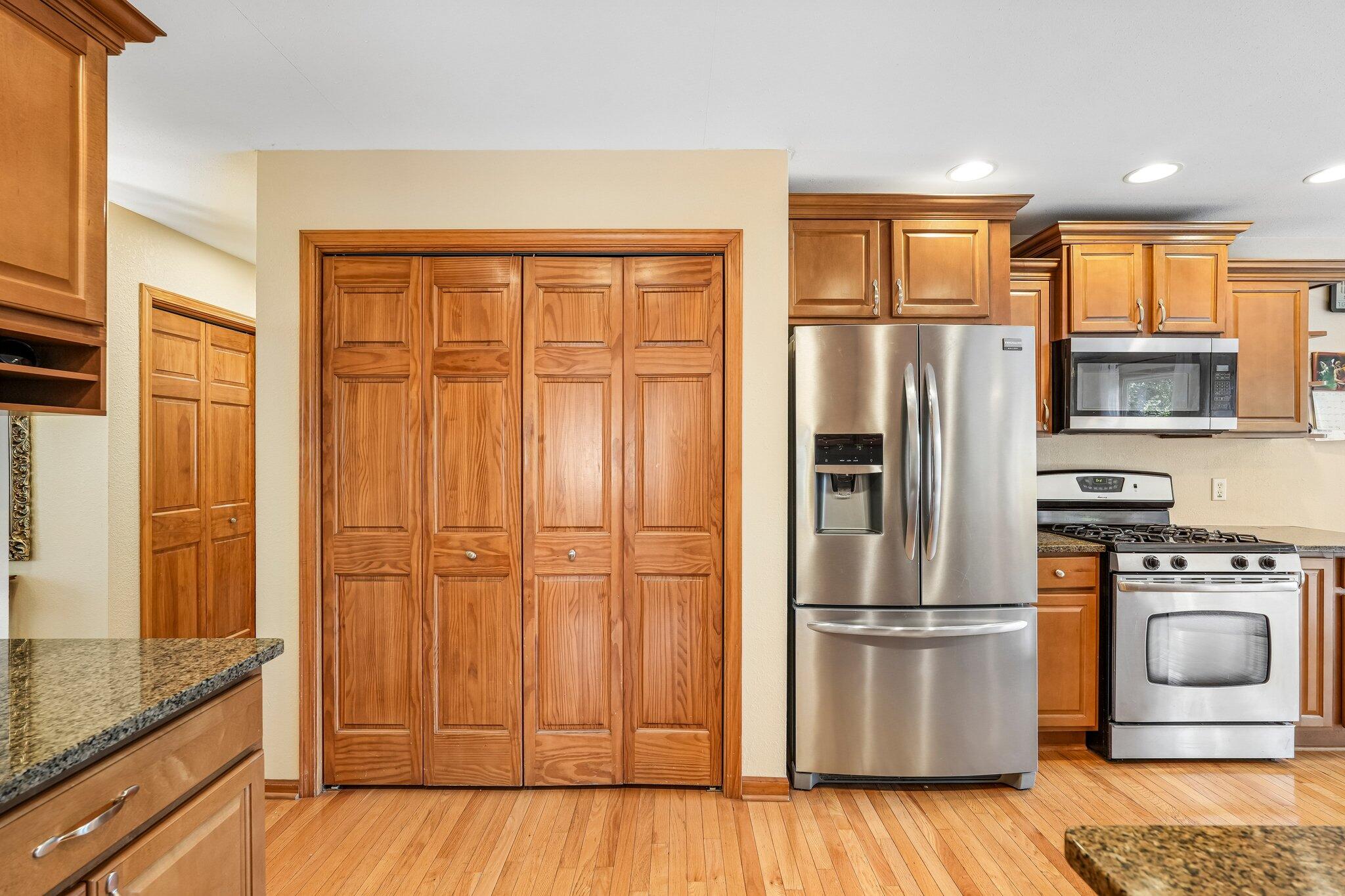 10059 Sheridan Road Pleasant Prairie, WI 53158 - Photo 15 of 33 28-web-or-mls-Sheridan Rd-S0809-028