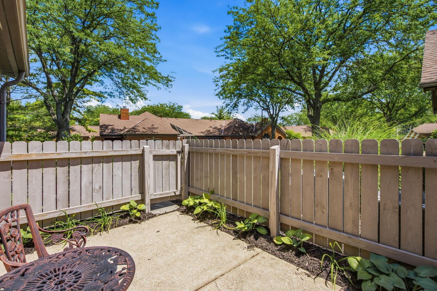 5831 Locbury Lane, Unit R Dublin, OH 43016 - Photo 32 of 35