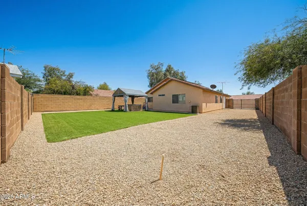 a front view of house with yard