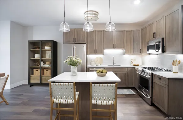 $5,999 | 990 Corporate Drive, Unit 301, Westbury, NY 11590