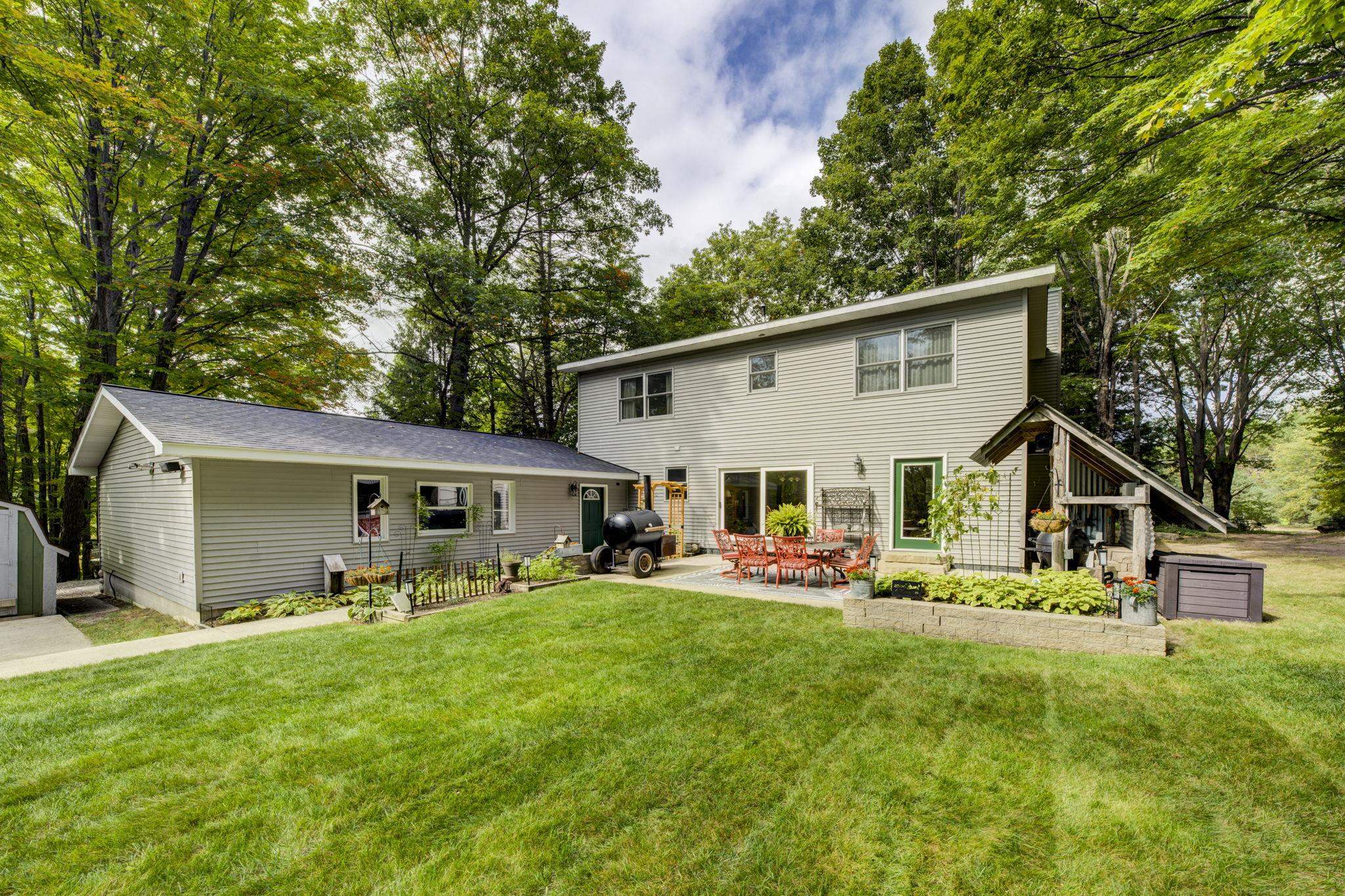 10019 Skiver Road Traverse City, MI 49685 - Photo 5 of 50