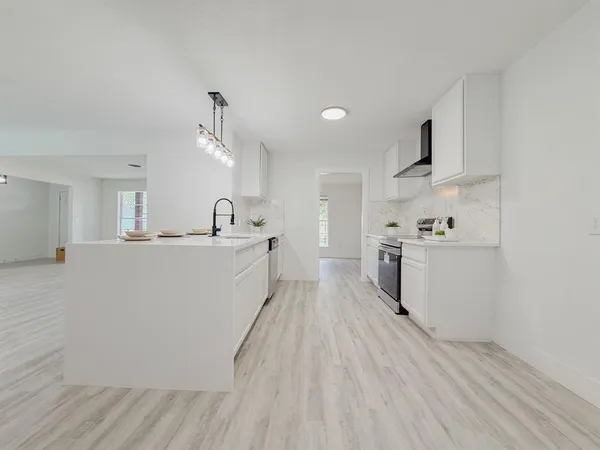 $330,000 | 5520 Woodway Drive, Fort Worth, TX 76133