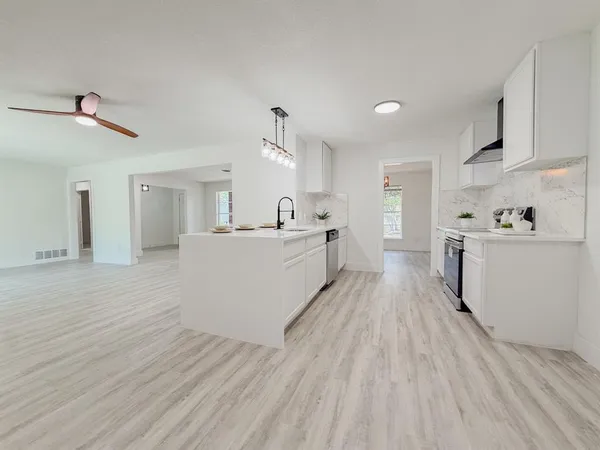 $330,000 | 5520 Woodway Drive, Fort Worth, TX 76133