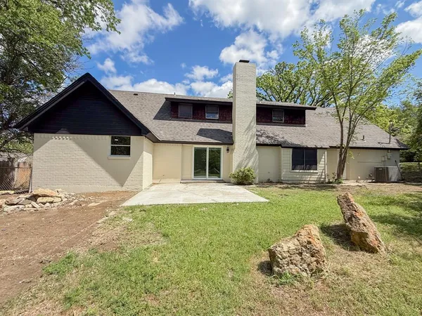 $330,000 | 5520 Woodway Drive, Fort Worth, TX 76133