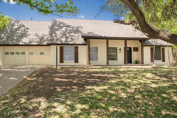 $330,000 | 5520 Woodway Drive, Fort Worth, TX 76133