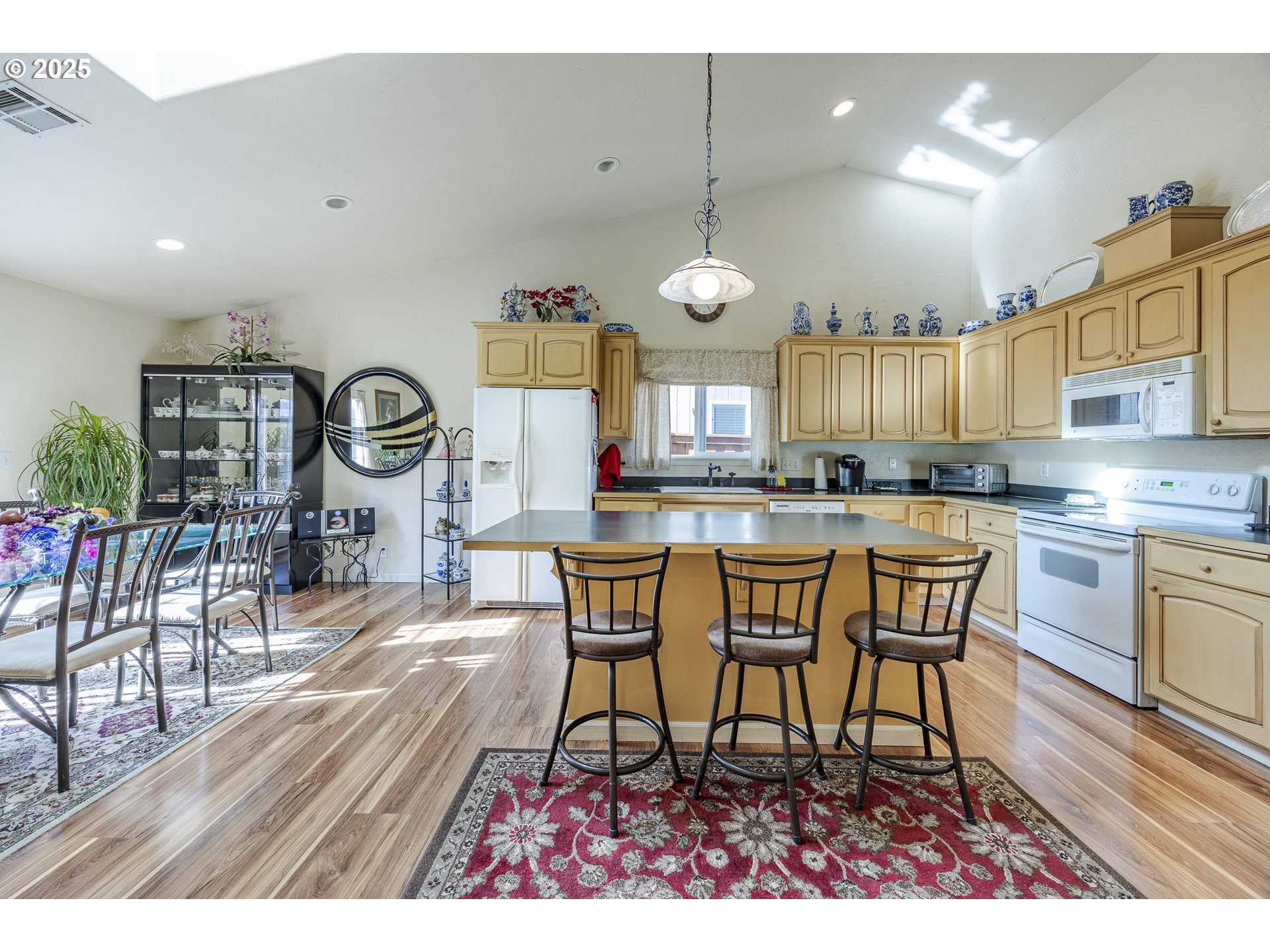 6587 Aaron Lane Springfield, OR 97478 - Photo 11 of 34